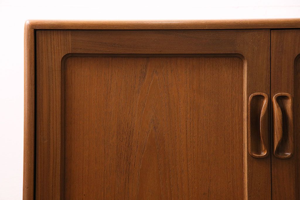 ヴィンテージ家具　北欧ビンテージ　G-PLAN(ジープラン)　Fresco(フレスコ)　幅広サイズのサイドボード(収納棚)(R-046988)