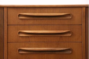 ヴィンテージ家具　北欧ビンテージ　G-PLAN(ジープラン)　Fresco(フレスコ)　幅広サイズのサイドボード(収納棚)(R-046988)