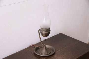 アンティーク照明　レトロな雰囲気を高めるオイルランプ型のテーブルランプ(卓上照明、スタンドライト)(R-046991)