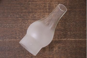 アンティーク照明　レトロな雰囲気を高めるオイルランプ型のテーブルランプ(卓上照明、スタンドライト)(R-046991)