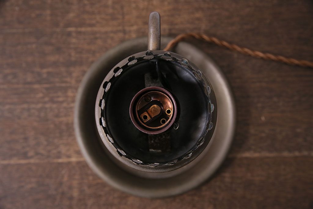 アンティーク照明　レトロな雰囲気を高めるオイルランプ型のテーブルランプ(卓上照明、スタンドライト)(R-046991)