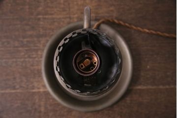 アンティーク照明　レトロな雰囲気を高めるオイルランプ型のテーブルランプ(卓上照明、スタンドライト)(R-046991)