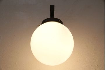 レトロ照明　ころんとしたフォルムと波千鳥の透かし彫りが愛らしいウォールランプ(壁掛け照明、壁付け照明)(R-046995)