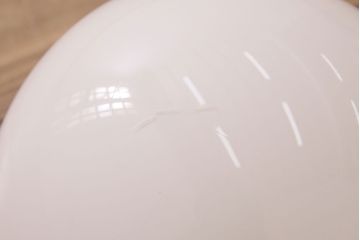 レトロ照明　ころんとしたフォルムと波千鳥の透かし彫りが愛らしいウォールランプ(壁掛け照明、壁付け照明)(R-046995)