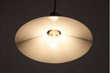 アンティーク照明　昭和レトロな雰囲気漂う平笠シェードの吊り下げ照明(ペンダントライト、天井照明、電笠)(R-046997)