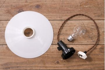 アンティーク照明　昭和レトロな雰囲気漂う平笠シェードの吊り下げ照明(ペンダントライト、天井照明、電笠)(R-046997)