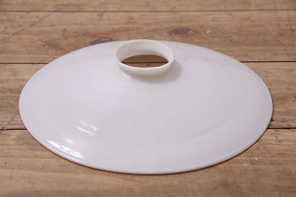 アンティーク照明　昭和レトロな雰囲気漂う平笠シェードの吊り下げ照明(ペンダントライト、天井照明、電笠)(R-046997)