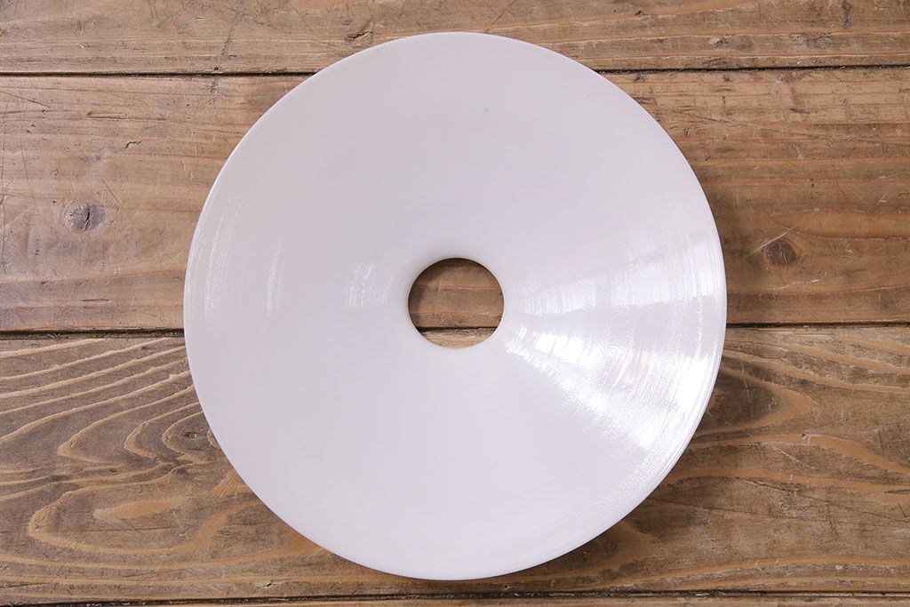 アンティーク照明　昭和レトロな雰囲気漂う平笠シェードの吊り下げ照明(ペンダントライト、天井照明、電笠)(R-046997)