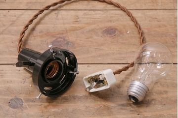 アンティーク照明　昭和レトロな雰囲気漂う平笠シェードの吊り下げ照明(ペンダントライト、天井照明、電笠)(R-046997)