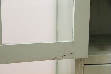 レトロ家具　シャビーな風合いとくすんだグリーンが可愛らしい本箱(ブックケース、収納棚、キャビネット)(R-046999)