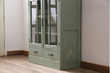 レトロ家具　シャビーな風合いとくすんだグリーンが可愛らしい本箱(ブックケース、収納棚、キャビネット)(R-046999)