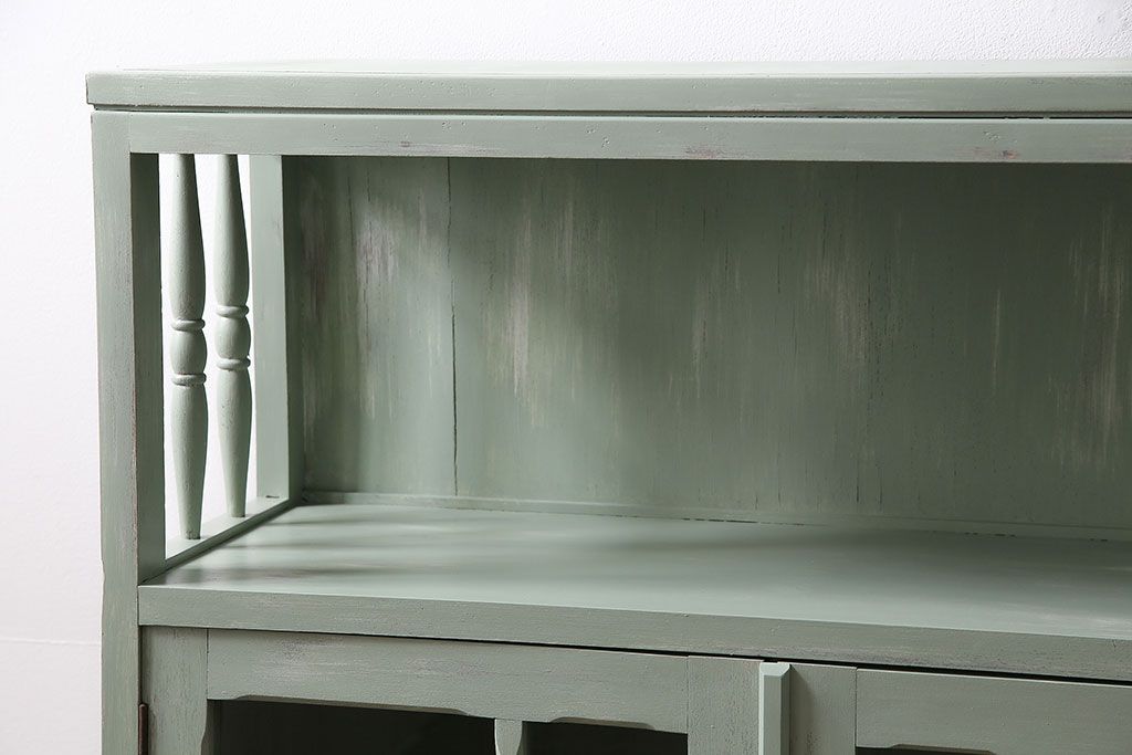 レトロ家具　シャビーな風合いとくすんだグリーンが可愛らしい本箱(ブックケース、収納棚、キャビネット)(R-046999)