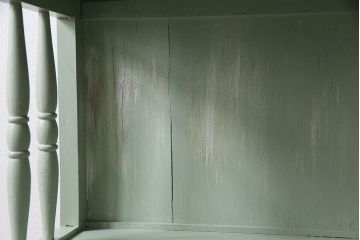 レトロ家具　シャビーな風合いとくすんだグリーンが可愛らしい本箱(ブックケース、収納棚、キャビネット)(R-046999)