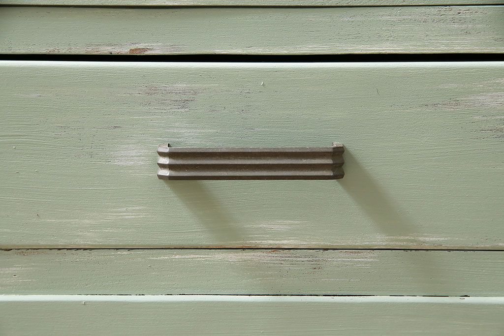 レトロ家具　シャビーな風合いとくすんだグリーンが可愛らしい本箱(ブックケース、収納棚、キャビネット)(R-046999)