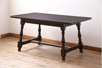 中古　松本民芸家具　F型食卓　クラシカルな脚のデザインが目を引くダイニングテーブル(定価約25万円)(4人掛け)(R-047000)