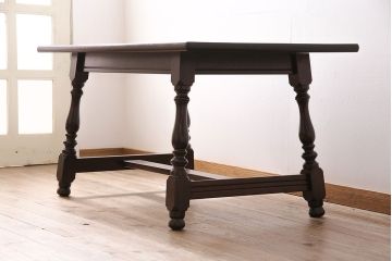 中古　松本民芸家具　F型食卓　クラシカルな脚のデザインが目を引くダイニングテーブル(定価約25万円)(4人掛け)(R-047000)