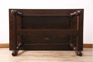 中古　松本民芸家具　F型食卓　クラシカルな脚のデザインが目を引くダイニングテーブル(定価約25万円)(4人掛け)(R-047000)