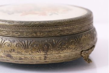 ビンテージ　イギリス　薔薇・花柄　ジュエリーボックス(小物入れ、アクセサリーケース、メタル、ヴィンテージ)(R-047001)