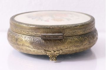 ビンテージ　イギリス　薔薇・花柄　ジュエリーボックス(小物入れ、アクセサリーケース、メタル、ヴィンテージ)(R-047001)