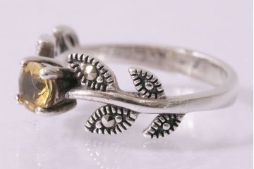 ヴィンテージアクセサリー　イギリス　シルバー925　イエローストーン　リーフモチーフ　リング(指輪、ビンテージ)(R-047012)