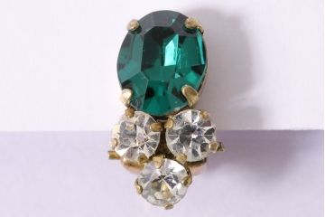 ヴィンテージアクセサリー　イギリス　グリーン・クリアストーン　イヤリング(ビンテージ)(R-047024)
