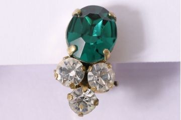 ヴィンテージアクセサリー　イギリス　グリーン・クリアストーン　イヤリング(ビンテージ)(R-047024)