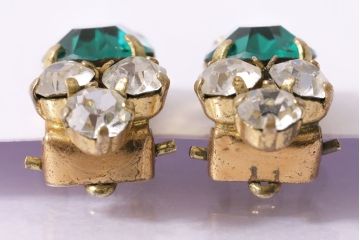 ヴィンテージアクセサリー　イギリス　グリーン・クリアストーン　イヤリング(ビンテージ)(R-047024)