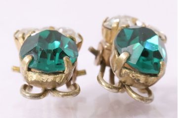ヴィンテージアクセサリー　イギリス　グリーン・クリアストーン　イヤリング(ビンテージ)(R-047024)