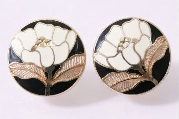 ヴィンテージアクセサリー　イギリス　エナメル　ゴールドメタル　花　ピアス(ビンテージ)(R-047026)
