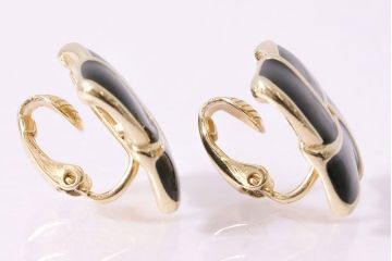 ヴィンテージアクセサリー　イギリス　エナメル・メタル　ブラック　イヤリング(ビンテージ)(R-047027)