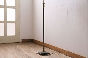 中古　FREDERICK COOPER(フレデリック・クーパー社)　高級品!脚のデザインがユニークなスタンドライト(照明、フロアスタンド)(R-047030)