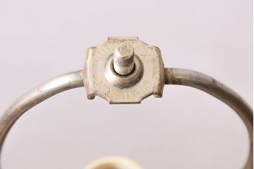 中古　FREDERICK COOPER(フレデリック・クーパー社)　高級品!脚のデザインがユニークなスタンドライト(照明、フロアスタンド)(R-047030)