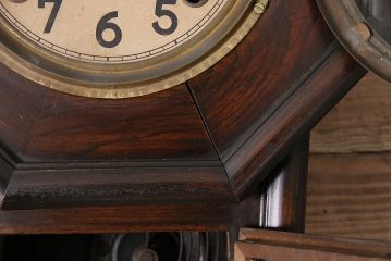 アンティーク時計　愛知県時計製造共同組合(AICHIKEN　CLOCK-MAKERS'　UNION'S　MARK)　電池式　年月を重ねた趣溢れる八角型柱時計(掛け時計、古時計)(R-047033)