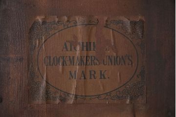 アンティーク時計　愛知県時計製造共同組合(AICHIKEN　CLOCK-MAKERS'　UNION'S　MARK)　電池式　年月を重ねた趣溢れる八角型柱時計(掛け時計、古時計)(R-047033)