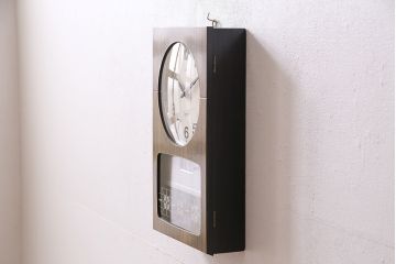 アンティーク時計　昭和レトロ　SEIKO　Sonola(セイコー・ソノーラ)　電池式　カレンダー付き　レトロな雰囲気漂う掛け時計(トランジスタ時計、柱時計)(R-047034)