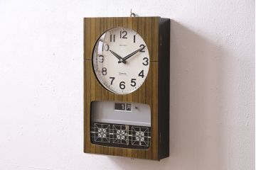 アンティーク時計　昭和レトロ　SEIKO　Sonola(セイコー・ソノーラ)　電池式　カレンダー付き　レトロな雰囲気漂う掛け時計(トランジスタ時計、柱時計)(R-047034)