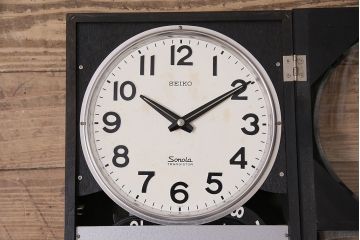 アンティーク時計　昭和レトロ　SEIKO　Sonola(セイコー・ソノーラ)　電池式　カレンダー付き　レトロな雰囲気漂う掛け時計(トランジスタ時計、柱時計)(R-047034)