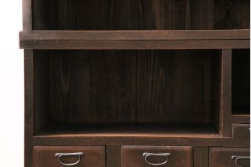 和製アンティーク　前面ヒノキ材・ケヤキ材　組子ガラスが目を引く渋い風合いの重ね戸棚(食器棚、収納棚)(R-047036)