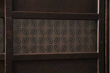 和製アンティーク　前面ヒノキ材・ケヤキ材　組子ガラスが目を引く渋い風合いの重ね戸棚(食器棚、収納棚)(R-047036)