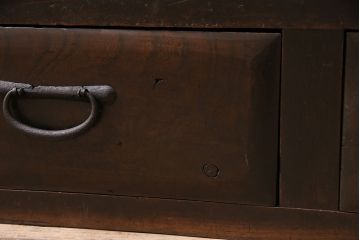 和製アンティーク　前面ヒノキ材・ケヤキ材　組子ガラスが目を引く渋い風合いの重ね戸棚(食器棚、収納棚)(R-047036)