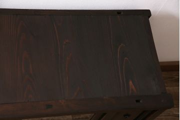 和製アンティーク　前面ヒノキ材・ケヤキ材　組子ガラスが目を引く渋い風合いの重ね戸棚(食器棚、収納棚)(R-047036)