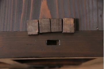 和製アンティーク　前面ヒノキ材・ケヤキ材　組子ガラスが目を引く渋い風合いの重ね戸棚(食器棚、収納棚)(R-047036)