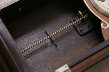 ヴィンテージ時計　昭和中期　Meiji(明治時計社)　ゼンマイ式　クラシカルな雰囲気溢れる大振りの掛け時計(振り子時計、柱時計、古時計、ビンテージ)(R-047039)