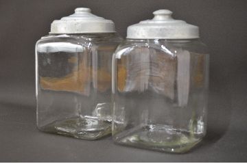 昭和レトロ　ガラス瓶2個セット(蓋付き、容器、硝子、ガラスビン)(R-047079)