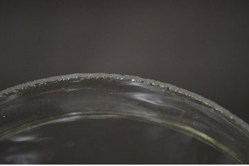 昭和レトロ　ガラス瓶2個セット(蓋付き、容器、硝子、ガラスビン)(R-047079)