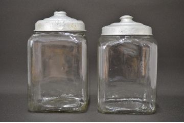 昭和レトロ　ガラス瓶2個セット(蓋付き、容器、硝子、ガラスビン)(R-047079)