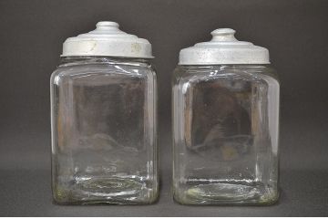 昭和レトロ　ガラス瓶2個セット(蓋付き、容器、硝子、ガラスビン)(R-047079)
