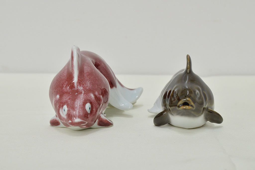 高木鳳子作　金魚一対　置物　共箱(磁器)(R-047087)