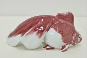 高木鳳子作　金魚一対　置物　共箱(磁器)(R-047087)