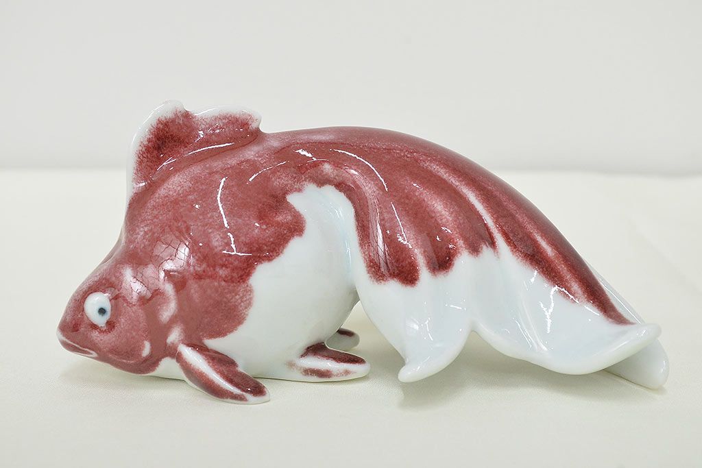 高木鳳子作　金魚一対　置物　共箱(磁器)(R-047087)